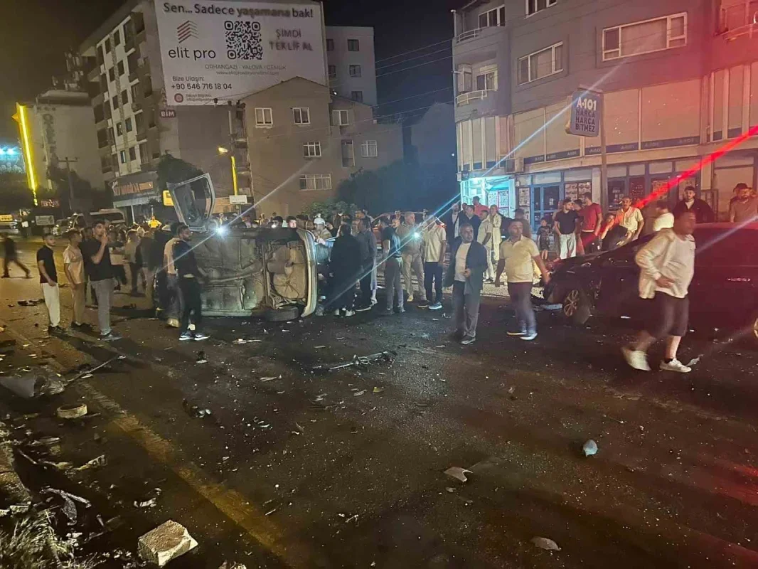 Bursa Orhangazi'de kırmızı ışık ihlali kazası: 1'i ağır 5 yaralı
