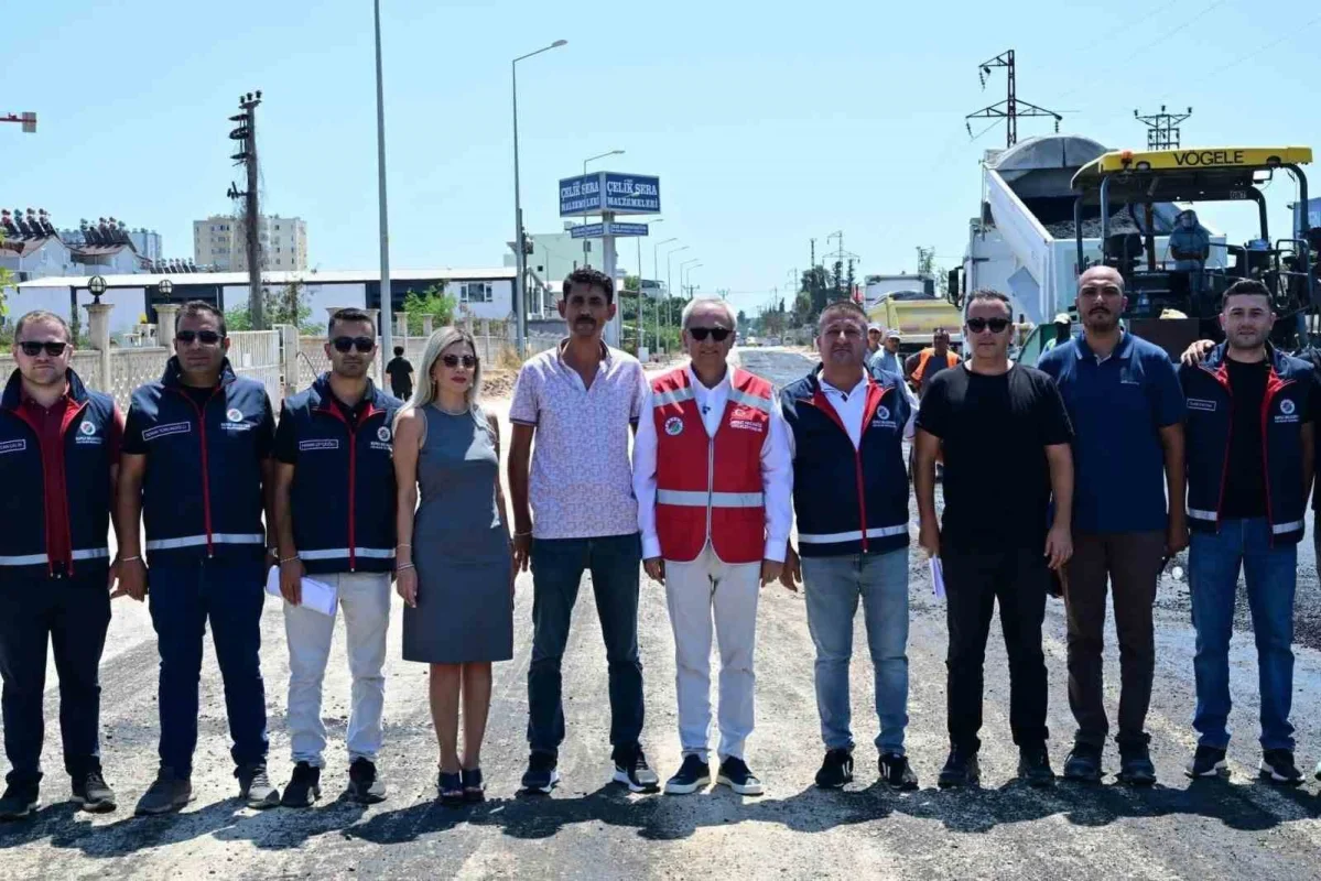 Altınova'da 4 mahalleyi bağlayan Şelale Caddesi'ne asfalt