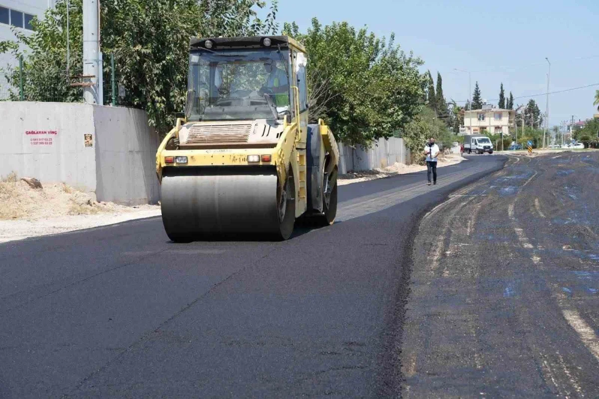 Altınova'da 4 mahalleyi bağlayan Şelale Caddesi'ne asfalt