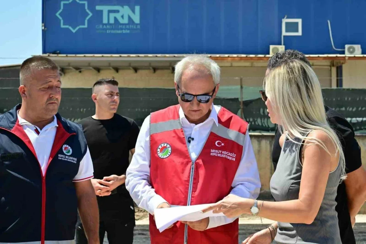 Altınova'da 4 mahalleyi bağlayan Şelale Caddesi'ne asfalt