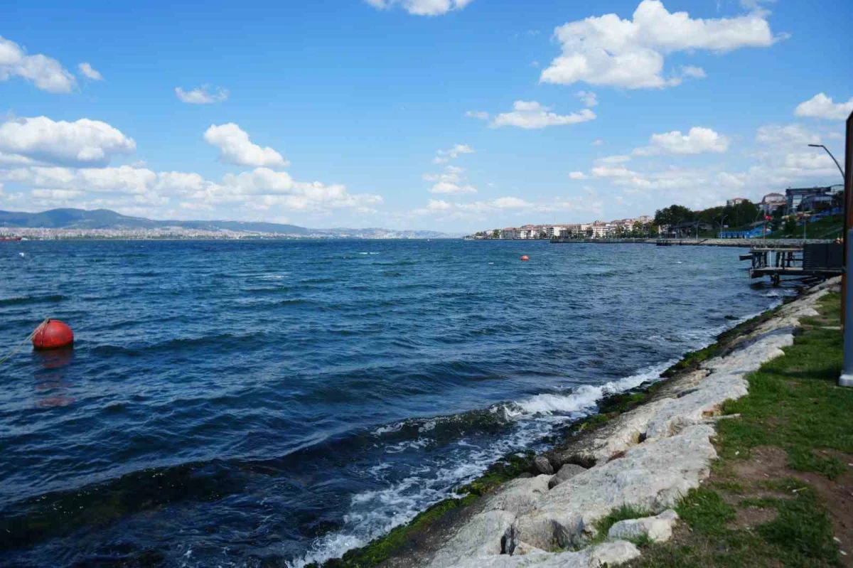 17 Ağustos depreminde su altında kalan batık şehir görüntülendi