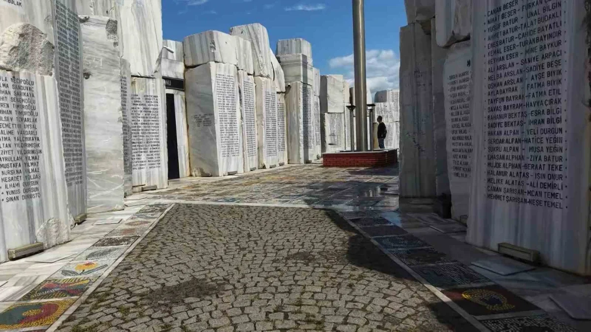 Marmara Depremi'ni yaşayan gönüllüler şimdi eğitim veriyor