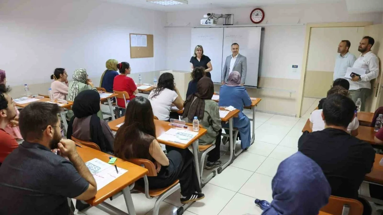 Bursa Büyükşehir'den memur adaylarına ücretsiz KPSS provası