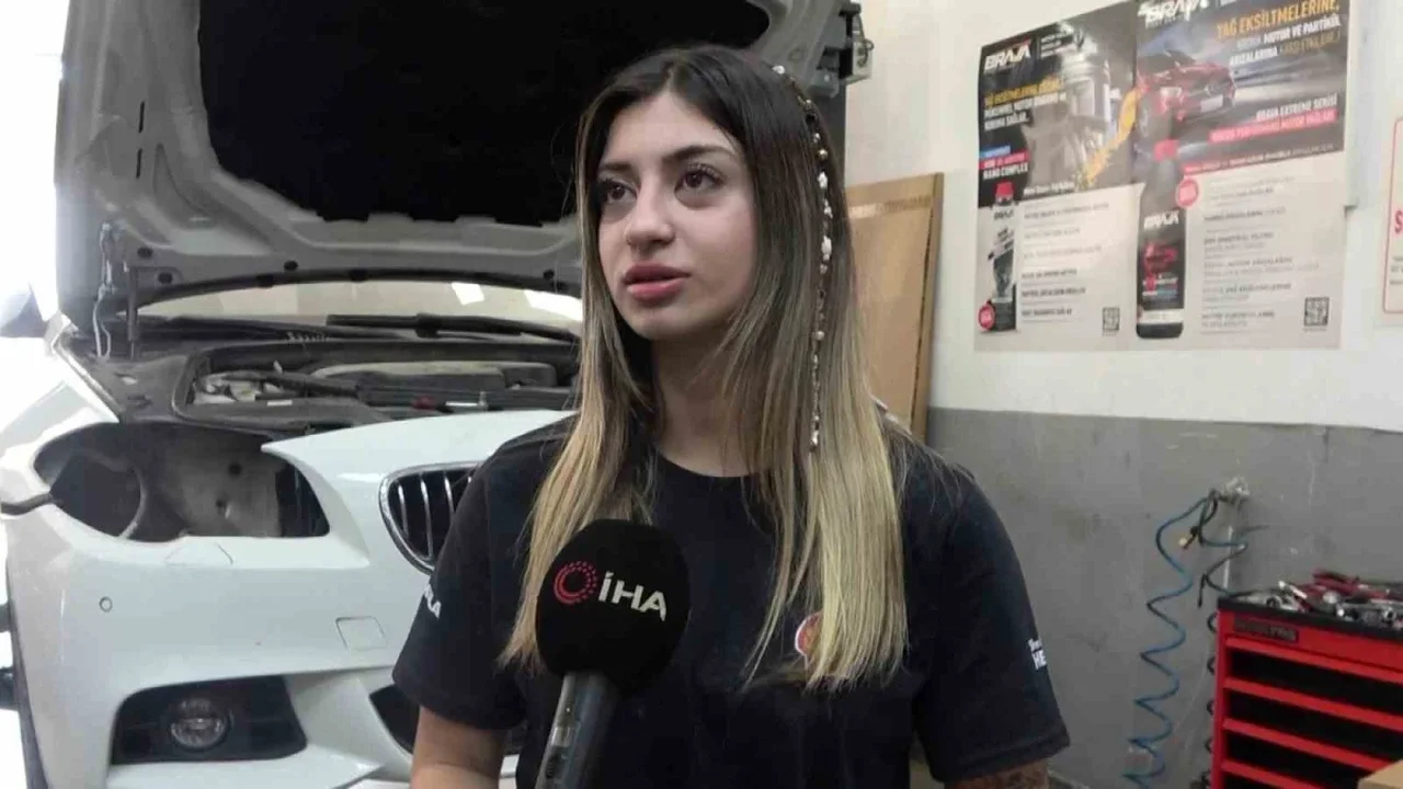 Bursa'da 19 yaşındaki Azra Aruser tamirhanede çalışıyor