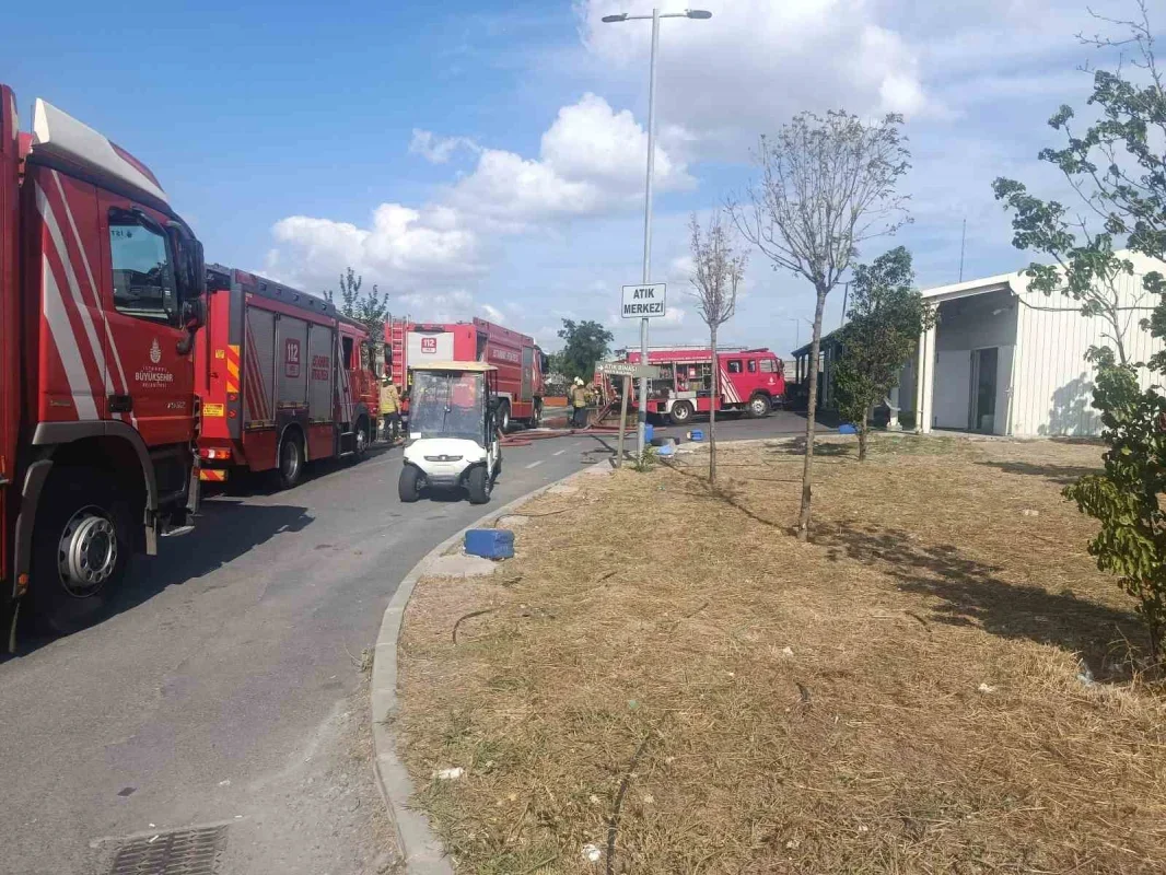 Bakırköy'de hastane bahçesinde çıkan yangın kontrol altına alındı