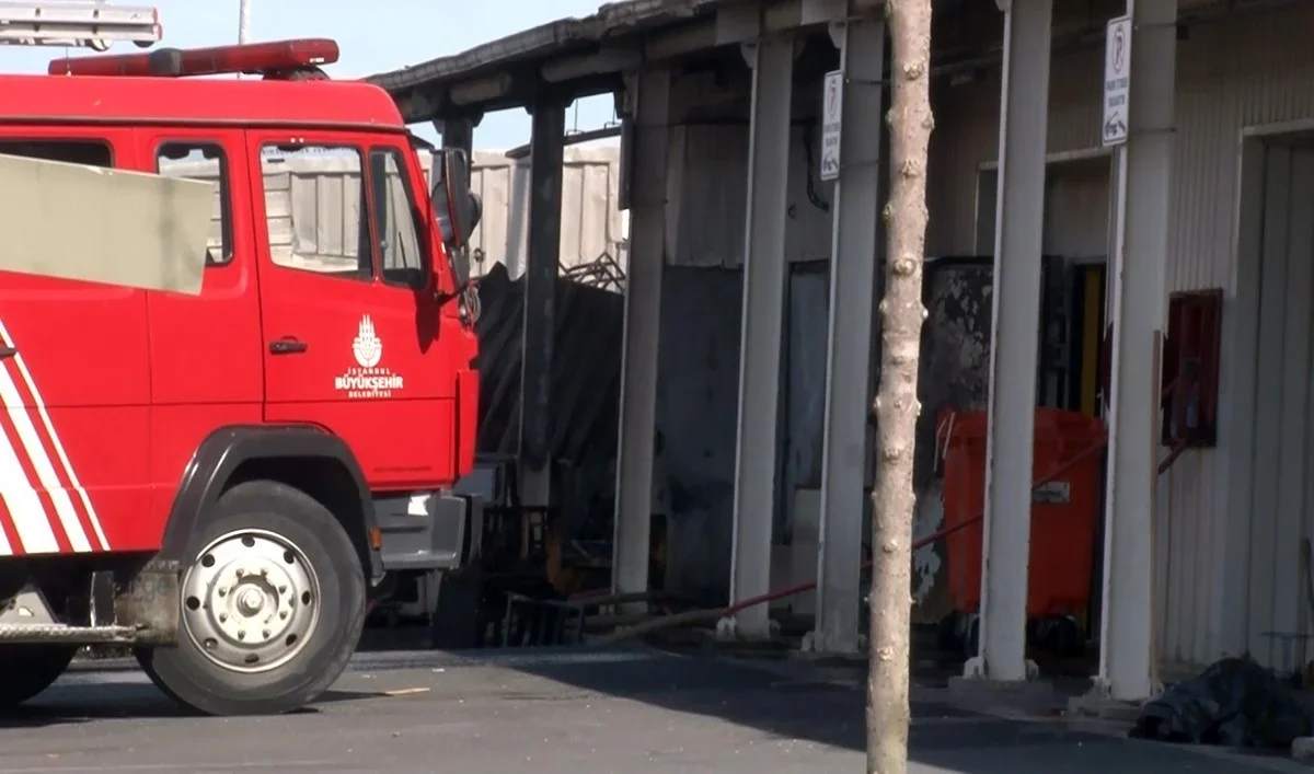 Bakırköy'de hastane bahçesinde çıkan yangın kontrol altına alındı