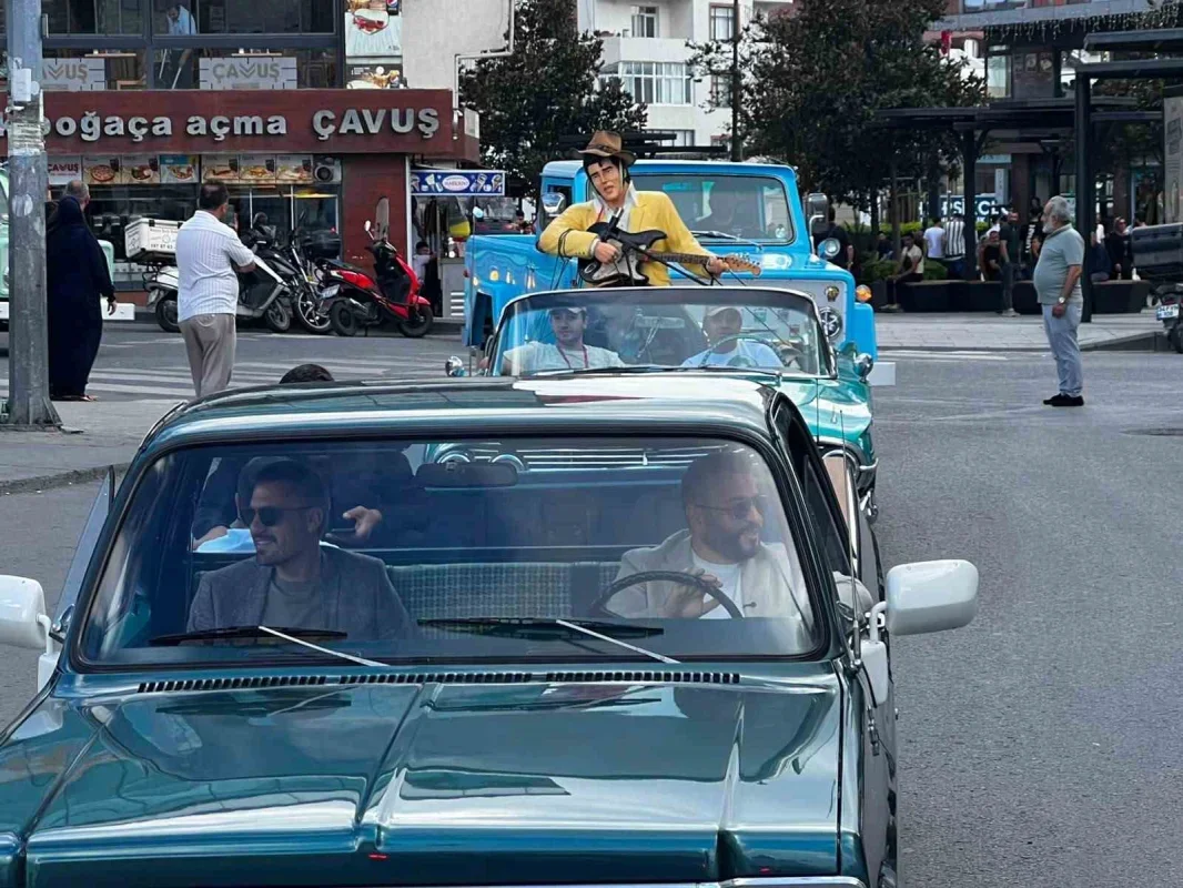 Arnavutköy'de klasik otomobil tutkunları nostalji fuarında buluştu