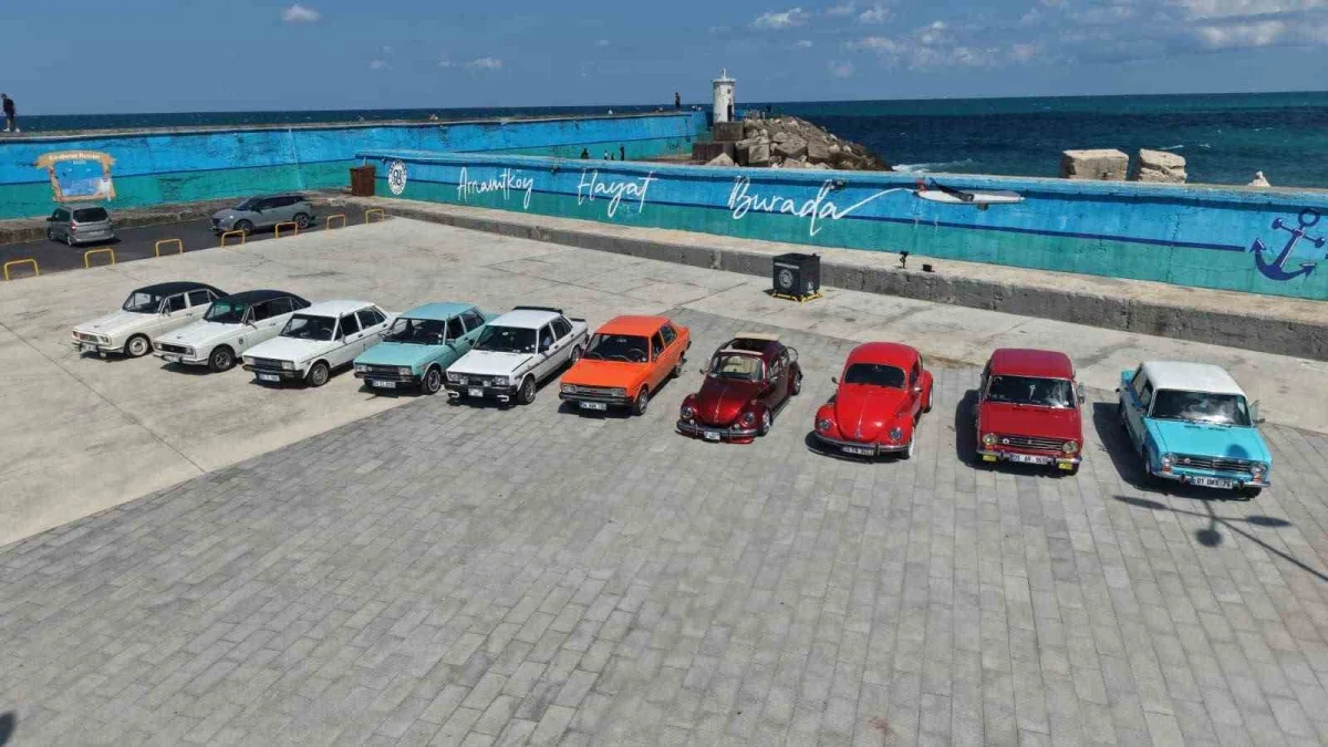 Arnavutköy'de klasik otomobil tutkunları nostalji fuarında buluştu