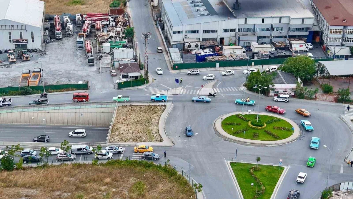 Arnavutköy'de klasik otomobil tutkunları nostalji fuarında buluştu