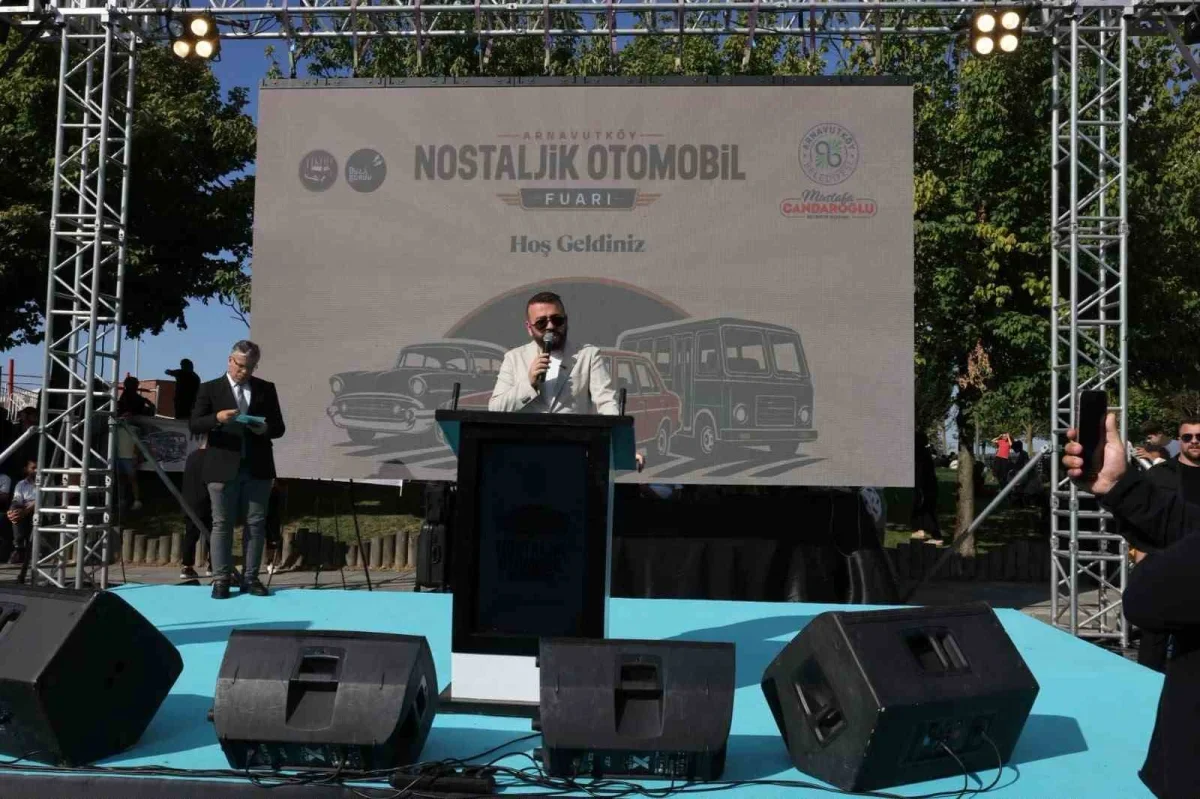 Arnavutköy'de klasik otomobil tutkunları nostalji fuarında buluştu