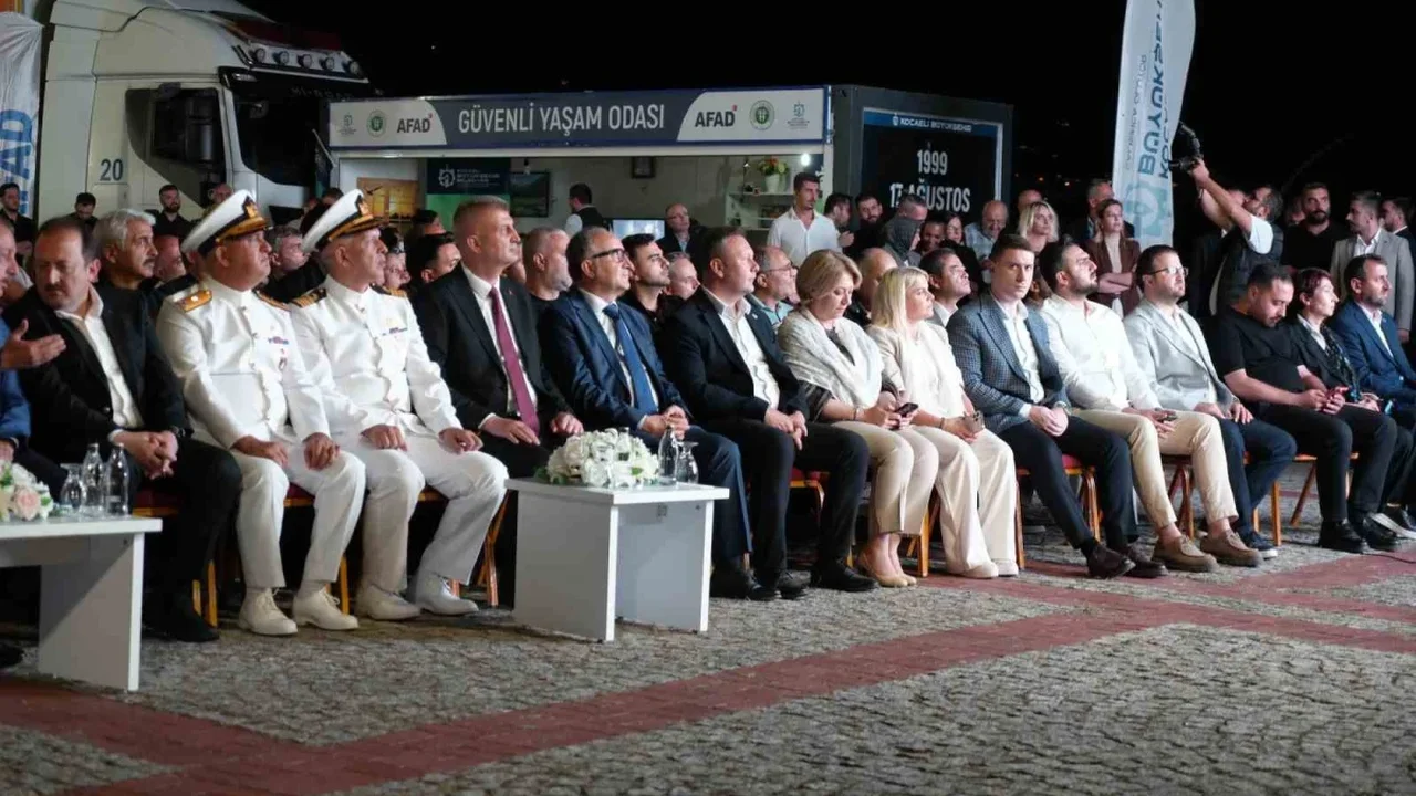 17 Ağustos depremi Gölcük'te 27 yıl sonra anıldı