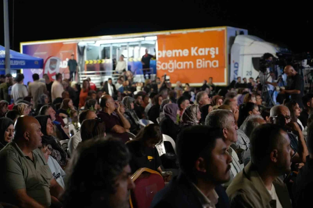 17 Ağustos depremi Gölcük'te 27 yıl sonra anıldı