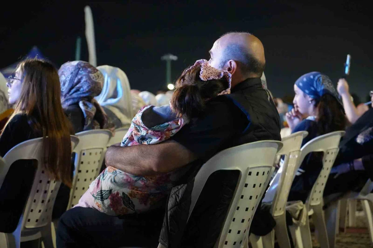 17 Ağustos depremi Gölcük'te 27 yıl sonra anıldı