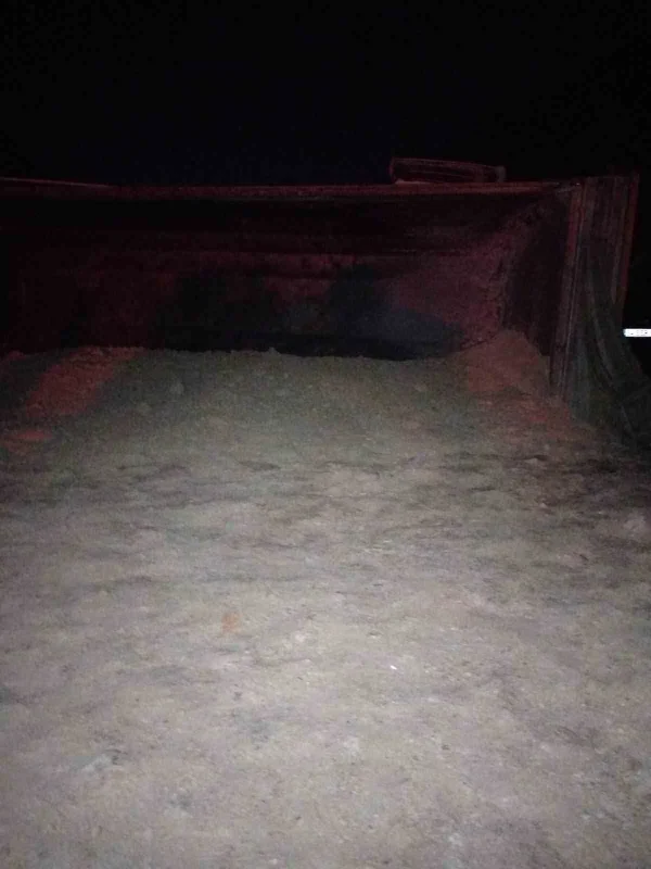 Beykoz'da hafriyat kamyonu otomobille çarpıştı: 3 yaralı
