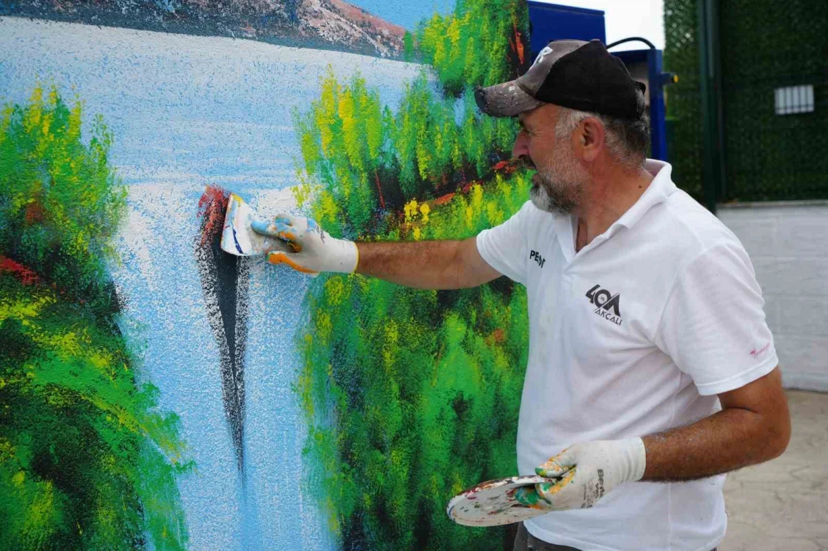 Kocaeli'nin Bob Ross'u İsmail Bayram sokakları renklendiriyor
