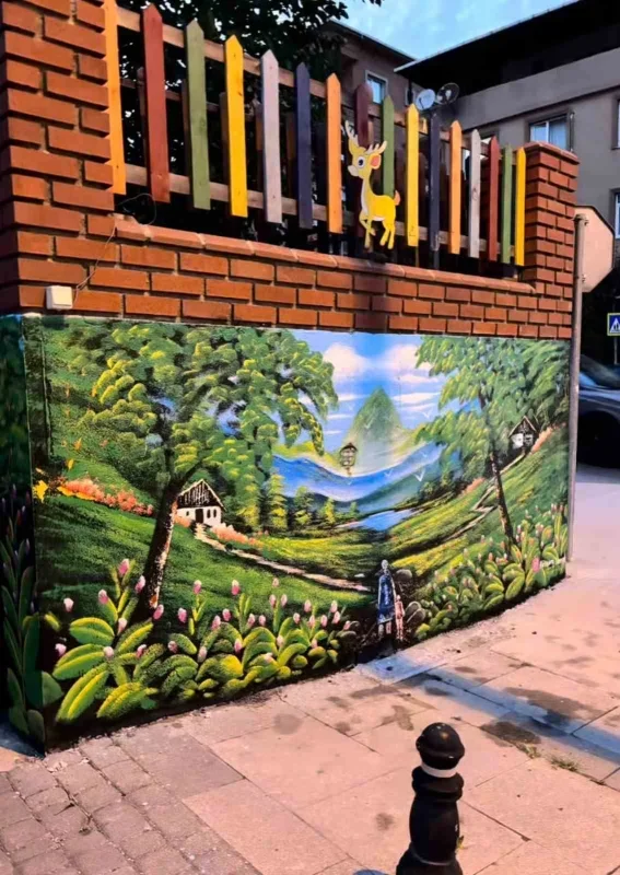 Kocaeli'nin Bob Ross'u İsmail Bayram sokakları renklendiriyor