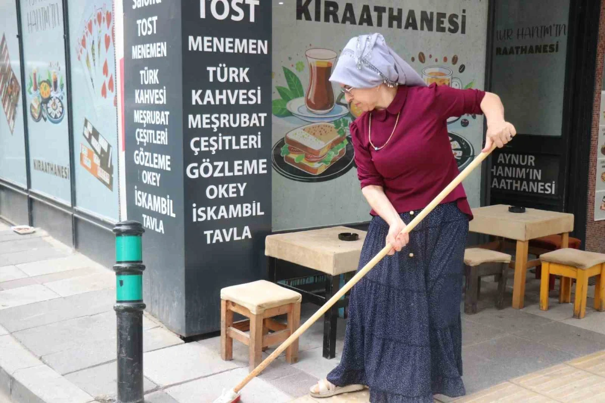 Nuran Aynur Sustan kıraathane işletiyor: 5 çocuk büyüttü