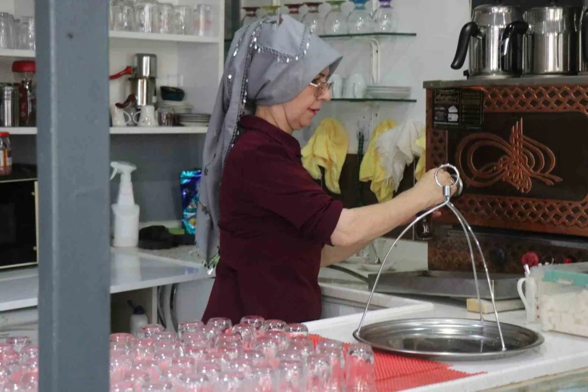 Nuran Aynur Sustan kıraathane işletiyor: 5 çocuk büyüttü