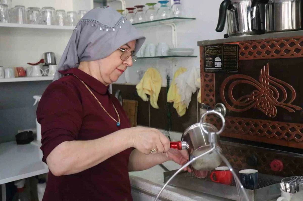Nuran Aynur Sustan kıraathane işletiyor: 5 çocuk büyüttü