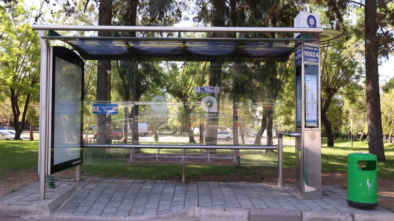 Antalya'da 1200 durağa Braille ve QR kodlu levha geliyor