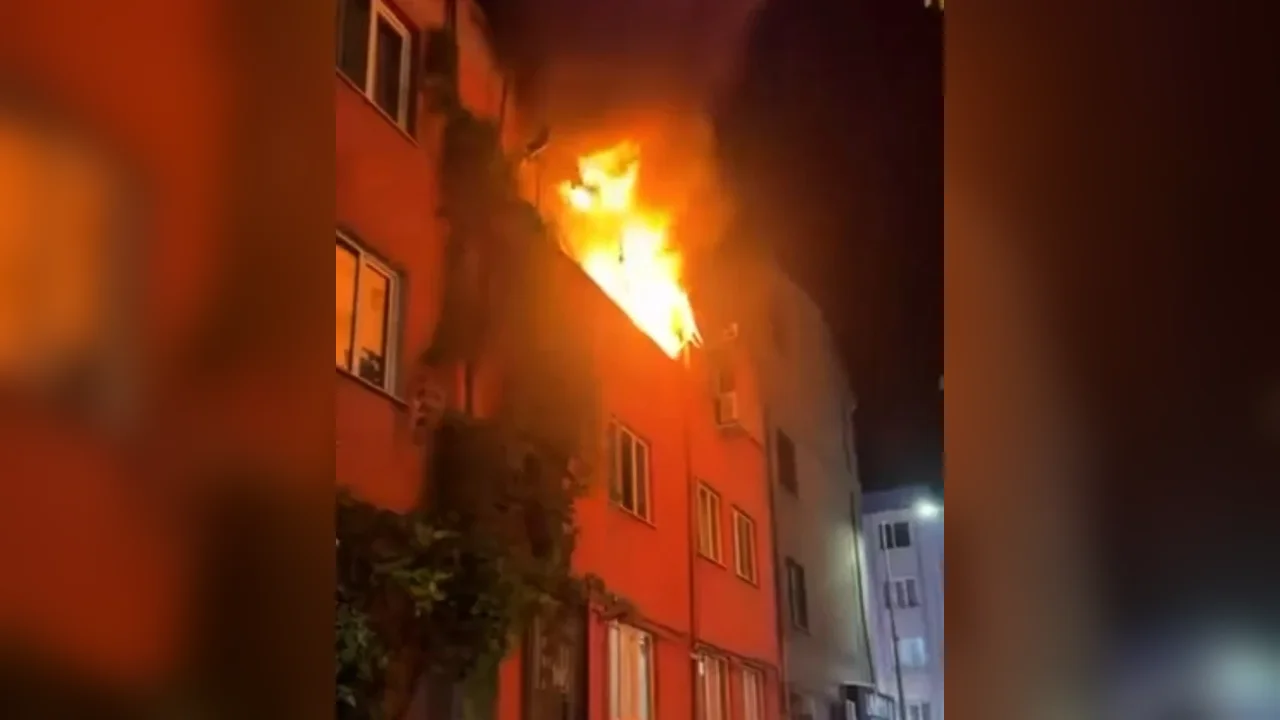 Bursa Yıldırım'da sigara unutuldu, balkon alev aldı