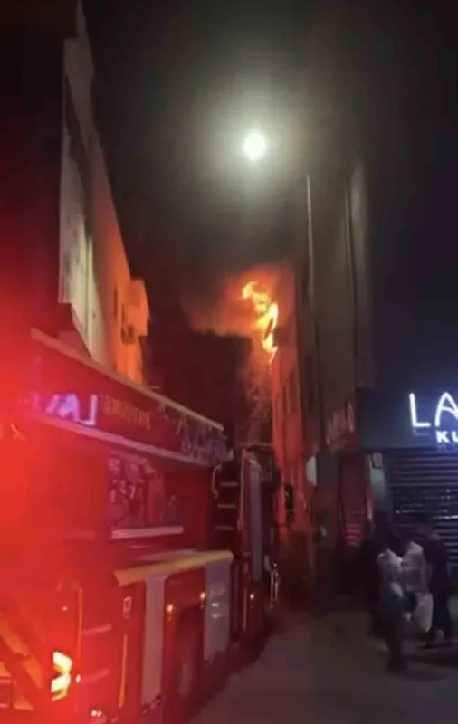 Bursa Yıldırım'da sigara unutuldu, balkon alev aldı