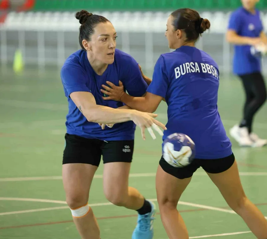 Bursa Büyükşehir Belediyespor kadın hentbolunda kadroyu yeniledi
