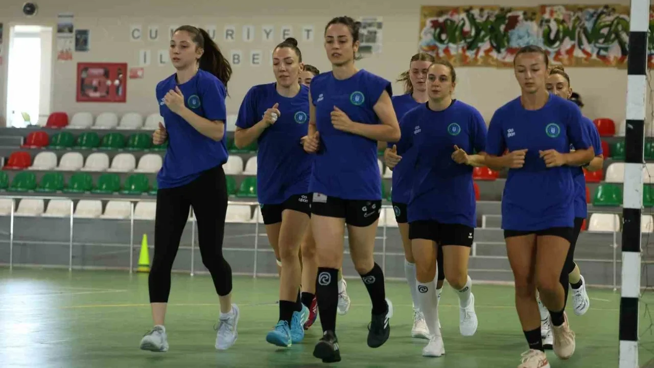 Bursa Büyükşehir Belediyespor kadın hentbolunda kadroyu yeniledi