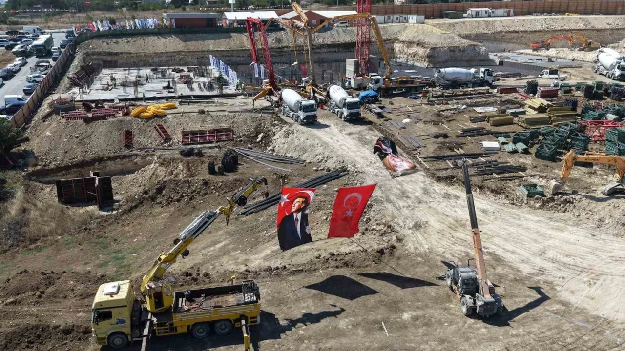 Arnavutköy'de 17 Ağustos'ta Arkent Aydur Park Evleri temeli atıldı