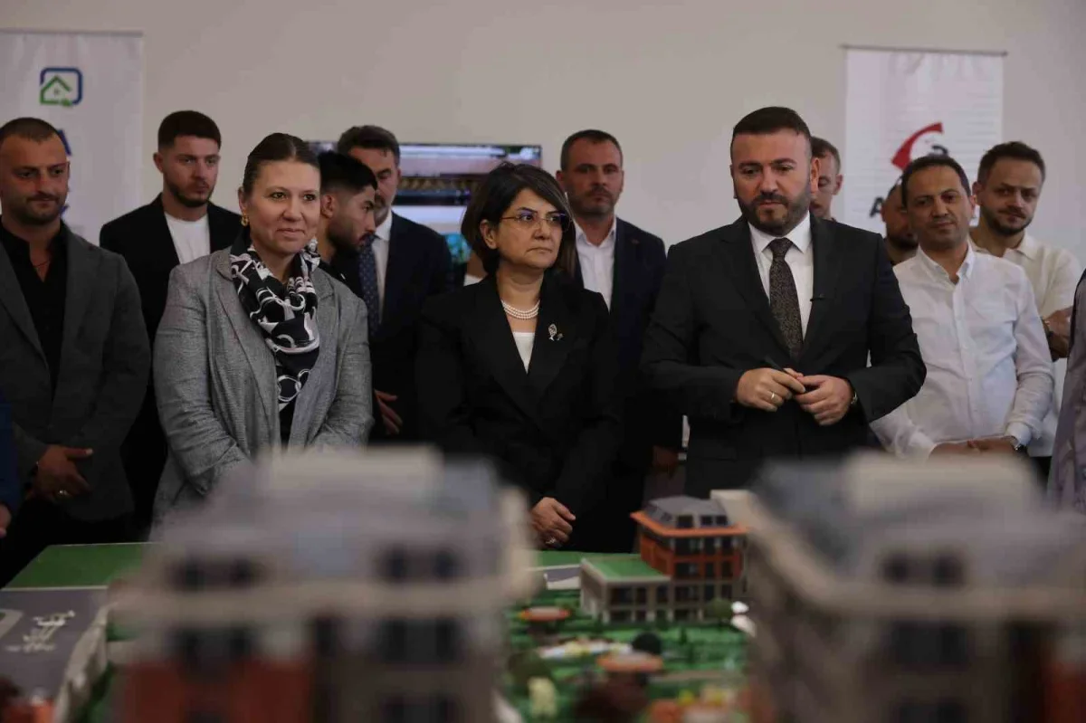 Arnavutköy'de 17 Ağustos'ta Arkent Aydur Park Evleri temeli atıldı