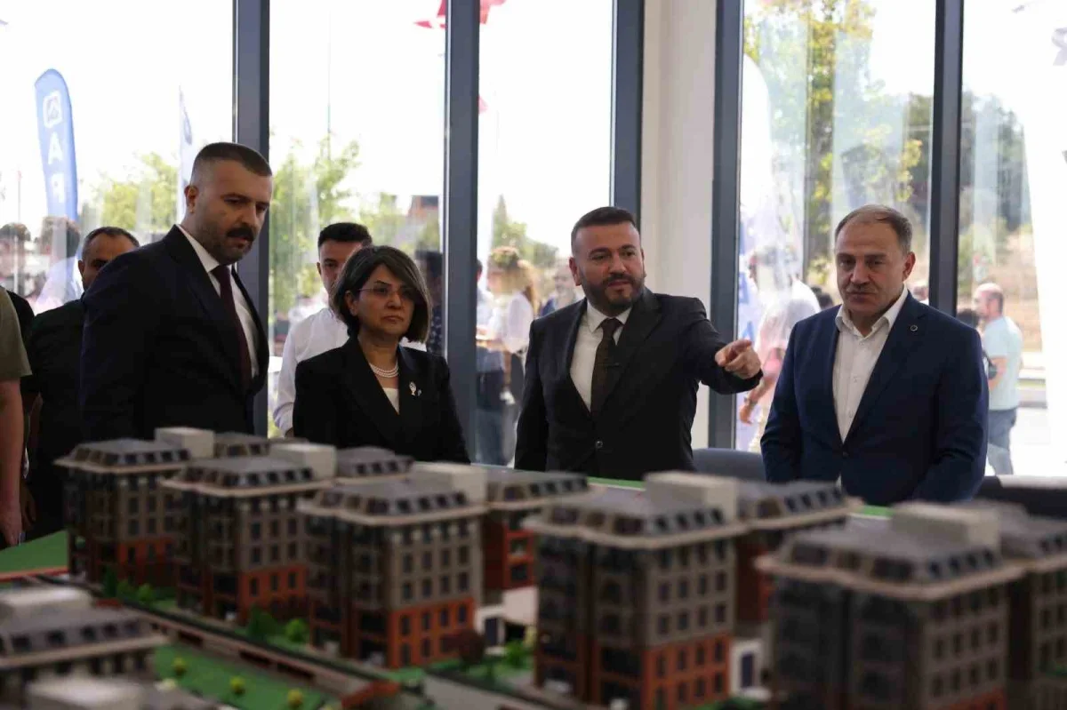 Arnavutköy'de 17 Ağustos'ta Arkent Aydur Park Evleri temeli atıldı
