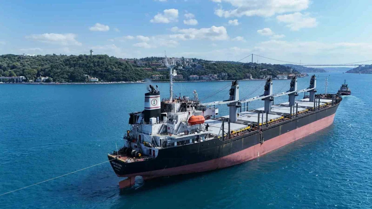 İstanbul Boğazı M/V New Victory geçişi için trafiğe kapatıldı