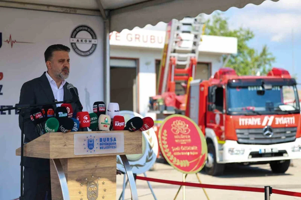 Bursa'da deprem tatbikatı: Türk bayrağı metrelerce yüksekte indirildi