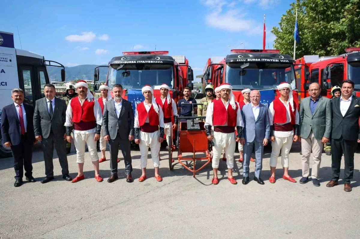 Bursa'da deprem tatbikatı: Türk bayrağı metrelerce yüksekte indirildi