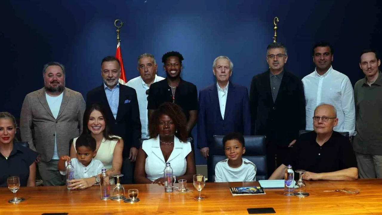 Fred, Fenerbahçe'ye veda etti: Aziz Yıldırım'la buluştu