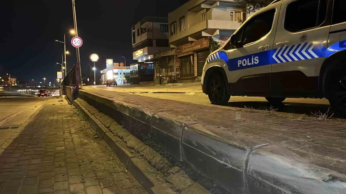 Bursa'da makas atan otomobil refüje çarptı: 17 yaşındaki sürücü öldü