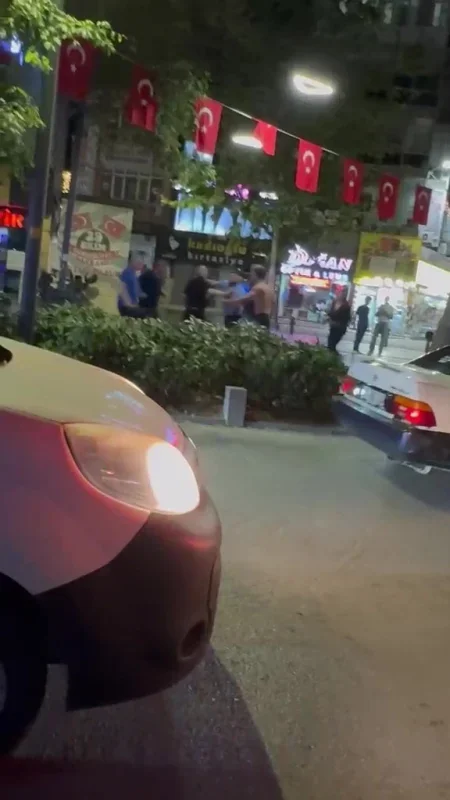 İzmit'te iki ayrı kavga kamerada: Yürüyüş Yolu ve Alikahya