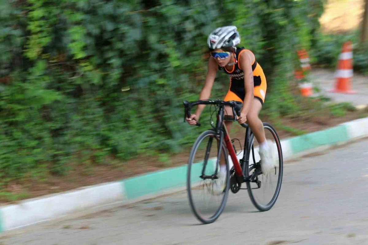 Osmangazi Belediyesi gençleri duatlon yarışlarıyla spora teşvik etti