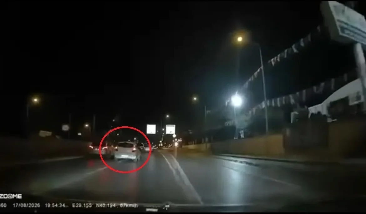 Bursa'da makas atan 17 yaşındaki sürücü refüje çarparak öldü
