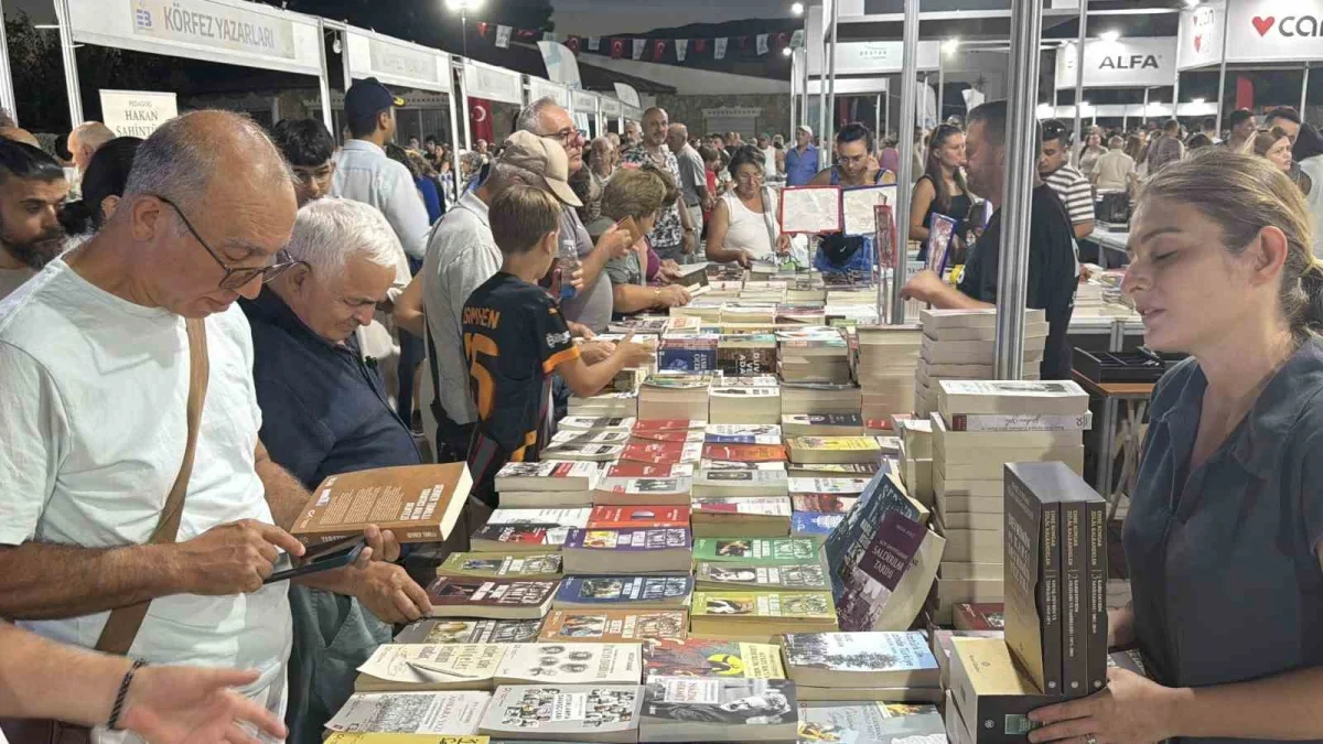 8. Edremit Kitap Fuarı Altınkum'da kitapseverlere açıldı