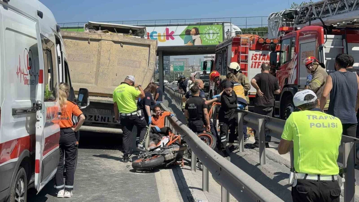 Bağcılar'da hafriyat kamyonunun altında kalan motosikletli öldü