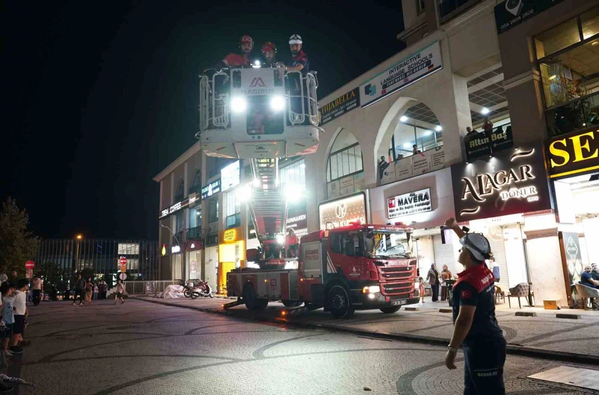 Başakşehir'de kapsamlı deprem tatbikatı: 3 bin kişi tahliye edildi