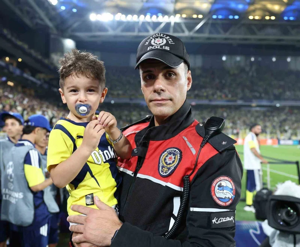 Göktuğ Alımcı, Aziz Yıldırım ve yöneticilerle Lyon maçı öncesi buluştu