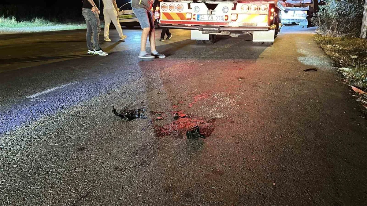 Akyazı'da SUV ile hafif ticari araç çarpıştı: 7 yaralı