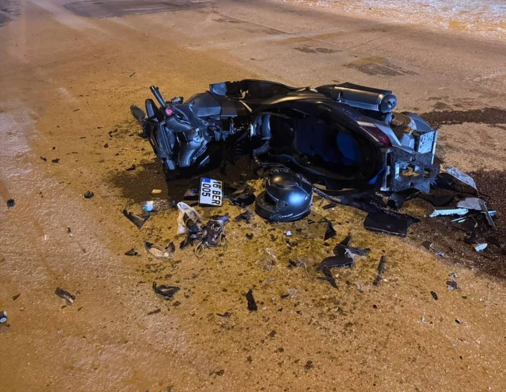 İnegöl'de otomobil ile motosiklet çarpıştı: 1 ağır yaralı