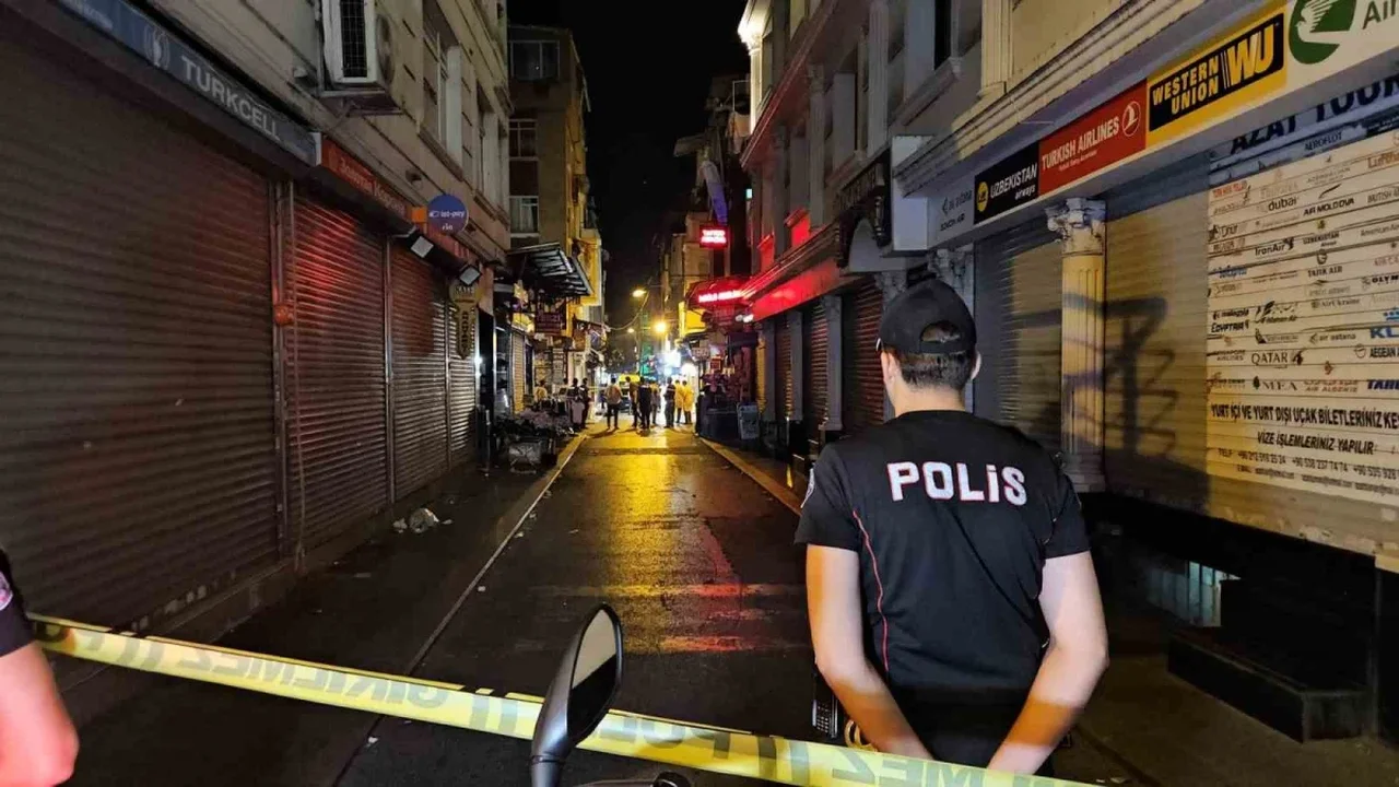 Fatih'te esnaf kavgası kanlı bitti: 1 ölü, 1 yaralı