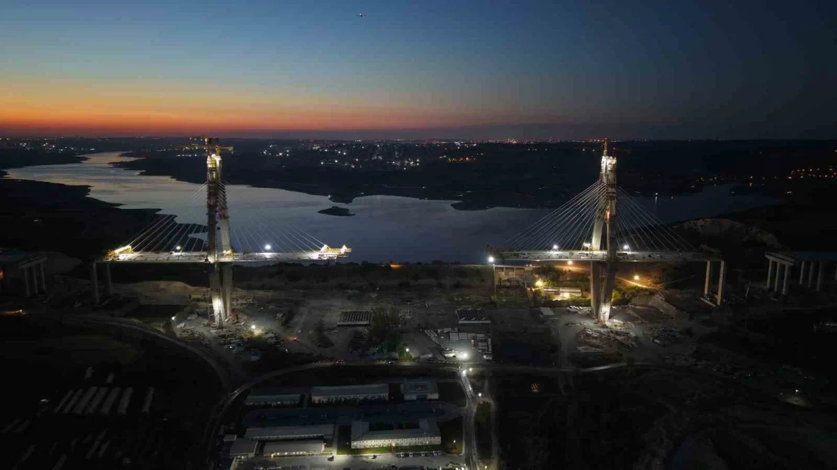 Sazlıbosna Köprüsü'nde 250 tonluk dev tabliye operasyonu