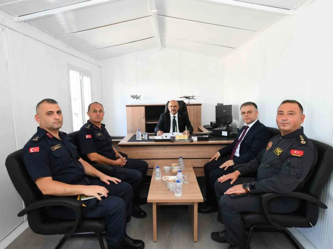 Vali Ustaoğlu Bandırma'da güvenlik ve hizmet temaslarında bulundu