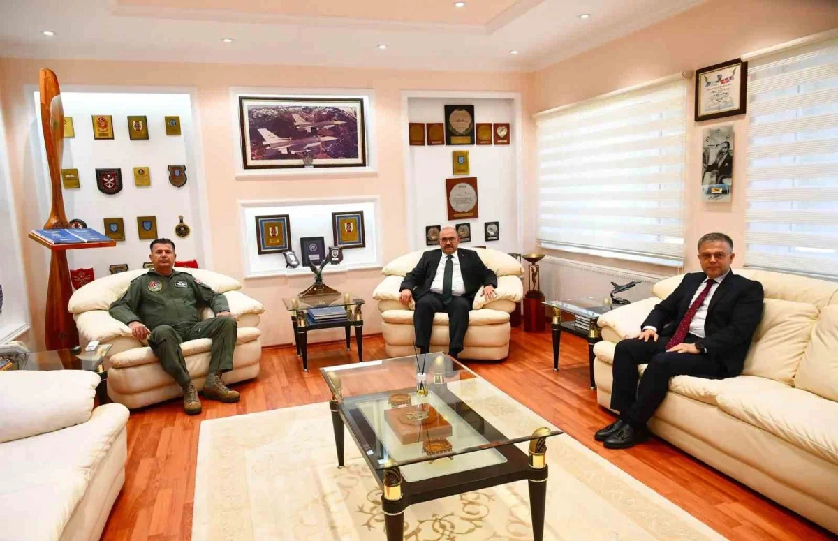 Vali Ustaoğlu Bandırma'da güvenlik ve hizmet temaslarında bulundu