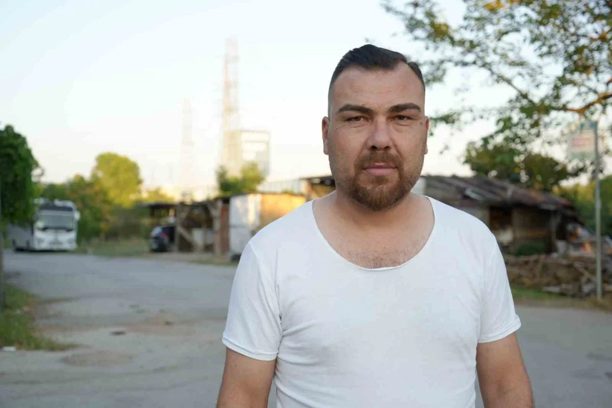 Kocaeli İzmit'te evlerini mıknatısla demir tozundan temizliyorlar